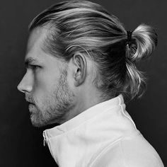 Growing Long Hair Men, Ponytail Hairstyles For Men, Mens Ponytail Hairstyles, Man Ponytail, New Long Hairstyles, Hairstyle App, Short Ponytail, Long Hair Ponytail