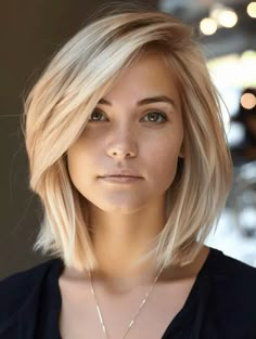 The Ultimate Bob Haircut Lookbook 90s Layered Bob Round Face, Layered Thick Hair, Chin Length Haircuts, Best Bob Haircuts, Layered Bob Hairstyles, Lob Haircut, Haircuts For Fine Hair, Shoulder Length Hair