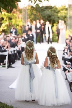 Flower Girl Dresses Light Blue, Paint Ideas 2023, Presley Wedding, Flower Girl Inspiration, Baby Breath Flower Crown, Nails Paint, Ideas Matrimonio, Contemporary Backyard, Flower Girl Outfit