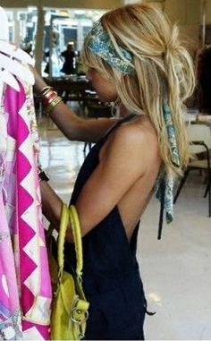 Des idées pour bien porter le foulard Serena Van Der, Discord Pfps, Serena Van, Hair Scarf Styles, Serena Van Der Woodsen, Head Scarf Styles, Looks Chic, Looks Vintage, Headband Hairstyles