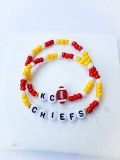 Kansas City Chiefs Gifts, Football Bracelet, Football Accessories, Crafty Mama, Bracelet Crafts, Beaded Jewelry Diy, Clay Beads