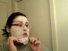 Here I show you how to do a simple, inexpensive face mask using egg whites and toilet paper..Egg whites are high in protein, vitamins, and minerals.  When ap... Diy Charcoal Mask, Homemade Face Pack, Cucumber Face Mask, Face Mask For Blackheads, Blackhead Mask, Instant Face Lift, Tumeric Face Mask, Face Wrinkles, Peeling Skin