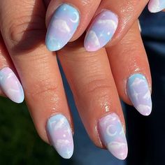 46 Dreamy Cloud Nail Art Designs for Your Next Manicure Cloud Nails, Sky Nails, Moon Nails, Summer Toe Nails, Cute Spring Nails, Vibrant Nails, Nail Art Ombre, Vacation Nails, Bright Nails