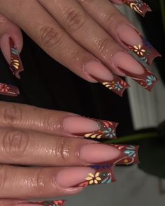 Fake Nails Acrylics Ideas, Mexican French Tip Nails, Mexican Style Acrylic Nails, Mexican Inspired Nail Art, Mexican Nail Art Designs, Mexican Aesthetic Nails, Mexican Jarrito Nails, Spanish Style Nails