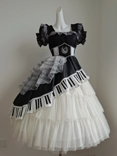 Whimsical Dress Aesthetic, Clown Dress Aesthetic, Alice In Wonderland Outfit Aesthetic, Lolíta Dresses, Seamstress Outfit, Wonderland Aesthetic Outfit, Piano Outfit, Piano Costume, How To Make Dress