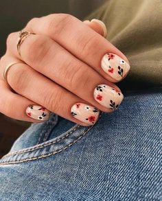 Floral Gel Nails Short, Boho Flower Nails, Abstract Spring Nails, Europe Nails Travel, Boho Nails Simple, Wildflower Nails, Whimsical Nail Art, Nail Art Design 2023, Easter Nails Design