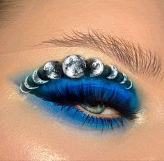 Moon Eye Makeup, Moon Eyeshadow, Space Makeup, Dark Eye Makeup, Pretty Eye Makeup, Amazing Halloween Makeup, Makeup Challenges, Emo Makeup