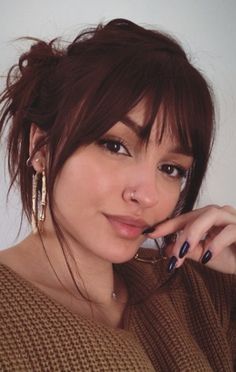 Franje Pony, Auburn Hair With Bangs, Witchy Hair, Rambut Brunette, Front Bangs, Medium Hair Styles For Women, Red Hair Inspo, Bangs For Round Face, Brunette Hair With Highlights