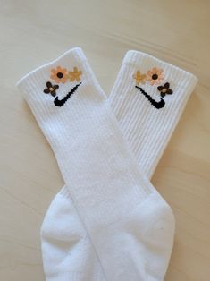 Floral Embroidery Flower Socks Custom Crew Socks for Women Trendy Sock Embroidery - Etsy Flower Nike Socks, Nike Sock Embroidery Ideas, Preppy Nike Socks, Embroidery Nike Socks, Embroidered Nike Socks, Embroidery Nike Logo Flowers, Cute Nike Socks, Nike Socks Aesthetic, Ideas For Christmas Presents