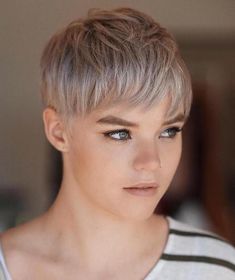 Mandy Moore Hair, Hairstyles For Fat Faces, Brunette Pixie, Blonde Pixie Hair, Blonde Hairstyles, Ash Blonde Hair, Pixie Hair