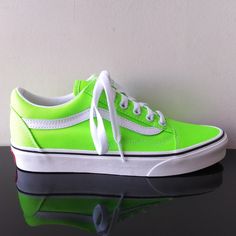 Vans Women's Old Skool Canvas Sneaker In Adorable Neon Green Gecko :) Retail: $65 Style: Unisex Condition: Brand New With Tag & Fair Condition Of Original Shoe Box Women's Size Green Vans Sneakers For Spring, Trendy Green Vans Sneakers, Vans Slip On Women, Vans Old School, Pink High Tops, Vans Hi, Women Skates, Skater Shoes, Cat Shoes