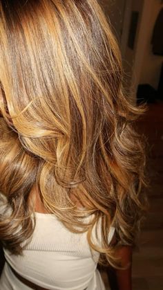 shatter me Medium Blonde Hair Color, Black Women Hair Color, Medium Blonde Hair, Highlights Curly Hair, Girl Hair Colors, Peekaboo Hair, Honey Brown Hair, Brown Curly Hair, Hair Color Caramel