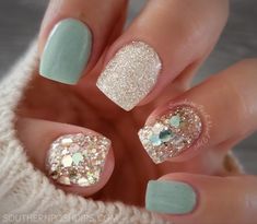 Gel Powder Dip Nail Designs, Nails With Accent Nail Glitter, Beach Nail Designs Dip, Spring Glitter Nails Sparkle, Summer Nails Glitter Sparkle, Glitter Accent Nails Ideas, Powder Dipped Nails Colors Summer, Elegant Beach Nails, Classy Beach Nails