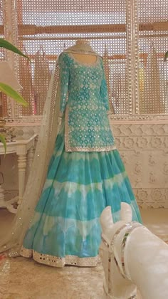 Need some gharara inspiration! You're at best place lol how's that..!😅😸 I don't sell I just like this pin that's why hehe! Abhinav Mishra, Pakistani Dresses Casual, Indian Dresses Traditional, Indian Gowns Dresses, Traditional Indian Outfits, Trendy Dress Outfits, Indian Gowns, Indian Bridal Outfits, Designer Party Wear Dresses