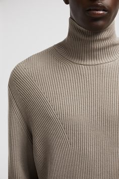 Different textures infuse this cotton sweater with movement while maintaining a streamlined aesthetic. The heavy knit turtleneck complements a series of monochrome looks. Turtlenecks Men, Cardigans For Men, Cotton Turtleneck, Personalized Jacket, Men Aesthetic, Cardigan Shirt, Knit Turtleneck, Heavy Knit, Outerwear Outfit