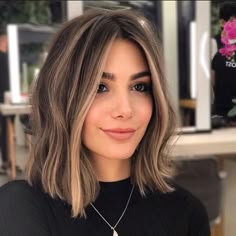 20 Foils Highlights, Raquel Leviss Hair Short, Hair Length For Round Face, Raquel Leviss Hair, Dressing Professional, Short Hair Balayage, Balayage Brunette, Penteado Cabelo Curto