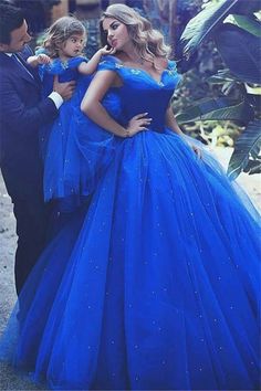 www.babyonlinedress.co.uk has a great collection of Mother Daughter Dresses at an affordable price. Welcome to buy high quality Mother Daughter Dresses from us Cinderella Prom Dresses, Cinderella Prom, Royal Blue Quinceanera Dresses, Royal Blue Quinceanera, Flower Prom Dress, Royal Blue Flowers, Flower Girl Dresses Blue, Robes D'occasion, Tulle Balls