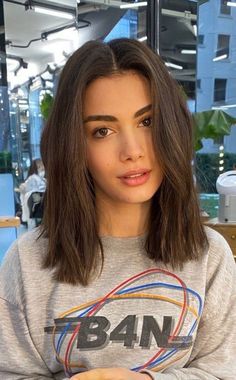 Medium Hair Styles No Bangs, Short Haircuts With Face Framing, Collarbone Length Hair With Face Framing, Shoulder Length Hair No Bangs, Long Layered Bob For Fine Hair, Teen Hair Cuts, Lob Straight Hair, Short Hair With Face Framing Layers, Collarbone Length Haircut