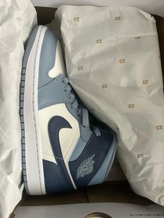 Jordan Tenis Air Jordan 1 Mid Two-Tone Blue - Farfetch Nike Air Jordan 1 Baby Blue, Nike Air Jordan 1 Mid Outfit, Tenis Air Jordan, Air Jordan Mid 1, Jordans Blue, Preppy Shoe, Air Jordan 1 Mid Blue, Nike Jordan Air 1, Jordan 1 Mid Blue