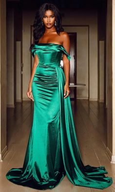 Anastasia Corset Gown w/ Sash- Emerald – Moda Glam Boutique Emerald Green Dress Outfit, Green Dress Outfit, Emerald Green Prom Dress, Neon Prom Dresses, Prom Dress Ideas, Robes Glamour, Below The Knee Dresses, Green Evening Dress, Emerald Green Dresses