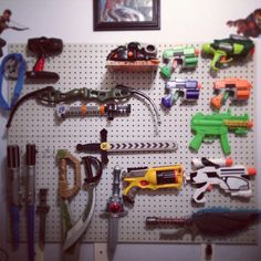 Weapons wall Boy’s Room, Studio Room, Carpentry, Kids' Room, Childrens Room, Boy's Room, Diy For Kids, Furniture Decor, Mood Board