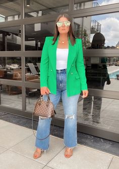 Women Green Blazer Outfit, Outfits With Green Blazers For Women, Casual Green Outfits For Women, Styling Green Blazer Women, Jeans With A Blazer For Women, Coloured Blazer Outfit, Green Blazer And Jeans Outfit, How To Style A Green Blazer, Curvy Blazer Outfit