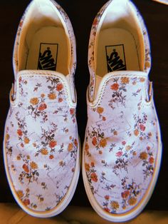 Vans Floral, Vans Vintage, Ella Bella, Different Types Of Sneakers, Floral Vans, Cute Vans, Aesthetic Shoes, Shoe Closet