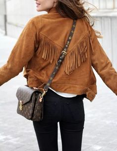 Fringe suede leather jacket with a classic appeal and soft texture. Free shipping on all Native American jackets. Each cowgirl jacket takes approximately 7-10 business days to complete. Crafted using traditional leather crafting techniques. Premium quality suede leather. Imported padding with inside polyester lining. Lightweight design, suitable for all seasons. Crafted with great attention to detail. Fully fused leather for added durability. Polyester lining and double stitching for enhanced st Native American Jackets, Tassel Jacket, Looks Country, Suede Leather Jacket, Suede Fringe Jacket, Western Wear For Women, Mode Boho, Fringe Jacket, Suede Fringe