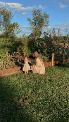 Cottage Farm Aesthetic, Family Farm Aesthetic, Country Side Living, Nature Mom Aesthetic, Cottage Family, Garden Mom Aesthetic, Farming Life, Cottagecore Family, Family Core