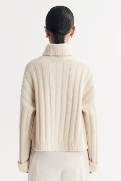 Ribbed knit turtleneck sweater in 100% cashmere. - Rib knit - Regular fit - True to size - 3 gg - 7 ply - 100% Cashmere Model is wearing size S and is 177 cm tall. Ribbed Cashmere Sweater With Funnel Neck, Cashmere Ribbed Funnel Neck Sweater, Ribbed Funnel Neck Cashmere Sweater, Ribbed Cashmere Turtleneck For Work, High Neck Cashmere Sweater With Ribbed Collar, Workwear Ribbed Cashmere Turtleneck, Ribbed Cashmere Turtleneck For Fall, Fall Ribbed Cashmere Turtleneck, Cashmere Funnel Neck Polo Sweater