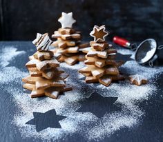 Gingerbread Star Christmas Trees - In The Playroom Simple Christmas Cookies, Christmas Tree Food, Gingerbread Christmas Tree, Christmas Biscuits, Festive Cookies, Christmas Cookies Easy, Christmas Tree Cookies, Baking With Kids