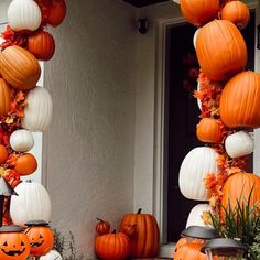 some pumpkins are hanging from the side of a house