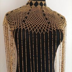 African Beaded Dress, Zulu Beads Necklaces, Black And Gold African Dress, Traditional Beads Necklaces, African Accessories Jewelry, Collar Necklace Outfit, African Jewelry Necklaces, Zulu Beads, Masai Necklace