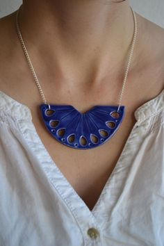 Etsy Necklace, Handmade Ceramic Jewelry, Ceramic Jewellery, Cerámica Ideas, Ceramic Necklace, Delft Blue, Porcelain Jewelry, Bib Necklaces, Ceramic Pendant