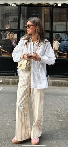 Italy Inspired Outfits Fall, Classic Cool Outfits, City Boho Outfits, Linen Pants With Sneakers Outfit, Ss24 Outfits, Styling Linen Pants Women, White Effortless Pants Outfit, White Linen Button Up Outfit, Casual Spring