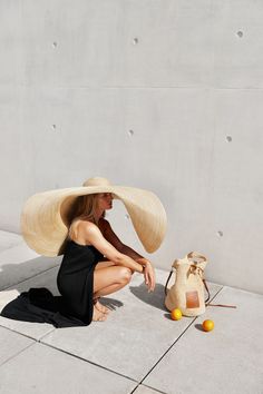 Jacquemus Dress, Float Dress, Oversized Hat, Beach Vacation Outfits, Big Hat, Quirky Fashion, French Chic, Summer Hat, White Aesthetic