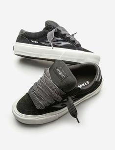 Tenis Grunge, Sneakers Wallpaper, Men's Athletic Shoes, Gym Shoes, Jordans For Men, School Shoes