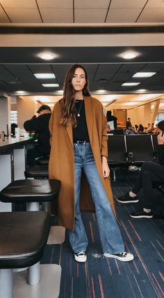 Easy Looks Outfit, Chic Daily Outfit, Daytime Casual Outfit, Autumn Outfits Casual Chic, Effortless Winter Outfits, Alison Bornstein Outfits, Minimalist Date Night Outfit, Easy Winter Outfits Casual, Autumn Travel Outfit