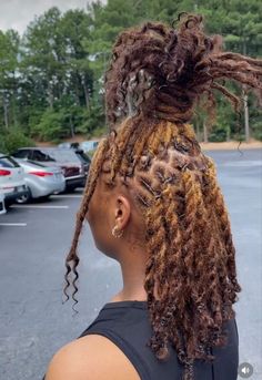 Shorter Loc Styles, Two Toned Locs Black Women, Locs With Color, Loc Colors, Colored Locs