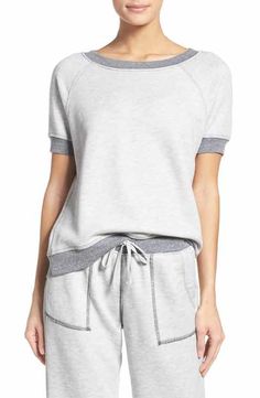 Sweatshirt Short Sleeve, Shop Clothing, Mode Fashion, Fashion Tops, The Streets, Nightwear, Beautiful Outfits, Short Outfits