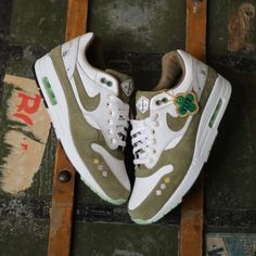 Air Max 1s, Air Max One, Van Cleef And Arpels Jewelry, Streetwear Shoes, All Nike Shoes, One Of One, Nike Shoes Air Max, Shoe Inspo, Custom Vans