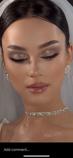 Formal Inspo Makeup, Dreamy Look Makeup, Quince Makeup Glitter, Makeup Ideas Champagne, Trend Makeup 2024, Simple Glam Makeup Looks, Bridal Makeup Dramatic, Prom Makeup Glitter, Light Smokey Eye Makeup