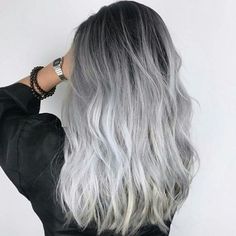 Silver Hair Medium Length, Drastic Hair Color, Pelo Color Ceniza, Platinový Blond, Long Hair Waves, Colored Hair Tips, Silver Hair Color, Silver Grey Hair, Spring Hair Color