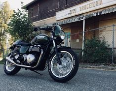 a black motorcycle parked in front of a building