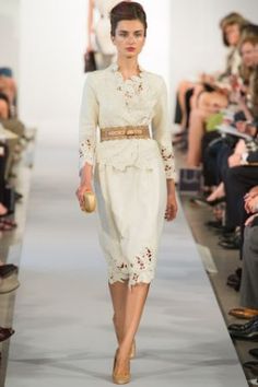 #Modest doesn't mean frumpy. #DressingWithDignity! www.ColleenHammond.com   Oscar de la Renta Spring 2013 RTW Collection Zuhair Murad, Fashion Week Spring, New York Fashion Week, Look Fashion, New York Fashion, Runway Fashion, Alexander Mcqueen, Batik, Beautiful Dresses