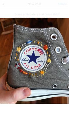 Converse Embroidery Ideas Black, Embroidery Designs On Shoes, Converse Embroidery Diy Easy, Easy Converse Embroidery, Embroider On Converse, Simple Converse Embroidery, Embroidered Converse Diy, Embroidering Converse, How To Embroider Converse