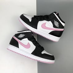 Air Jordan 1 Mid Gs, Nike Jordans, Sneakers Jordan, Nike Shoes Air Force, Pretty Shoes Sneakers