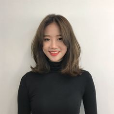 Middle Hair, Shot Hair, Korean Short Hair, Corte Bob, Shoulder Hair, Hair Makeover, Amazing Hair, Girl Short Hair