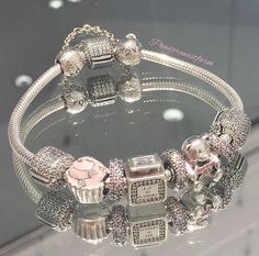 Pandora bracelet ideas Charm Bracelet Pandora Ideas, Pandora Bracelets Ideas, White Pandora Bracelet, Aesthetic Pandora Bracelet, Pandora Charm Bracelet Ideas, Pandora Bracelet Aesthetic