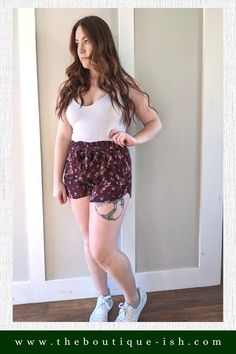 burgundy floral print shorts on a model Shorts Outfit Inspiration, High Waisted Shorts Outfit, Stretchy Shorts, Knot Bow, Shorts High Waisted, Shorts Outfit, Burgundy Floral, Print Shorts, Floral Print Shorts